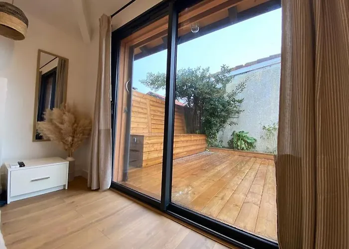 Genets - 3 Parentales Avec Terrasse Et Piscine - Proche Villa